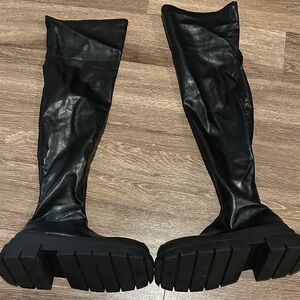 Stylish Black Women's Boots